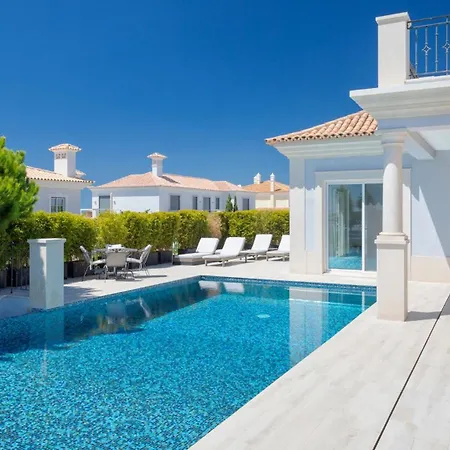 With Private Pool Pensjonat